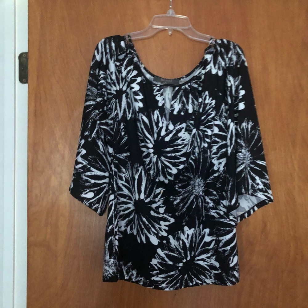 Cold shoulder black/white blouse